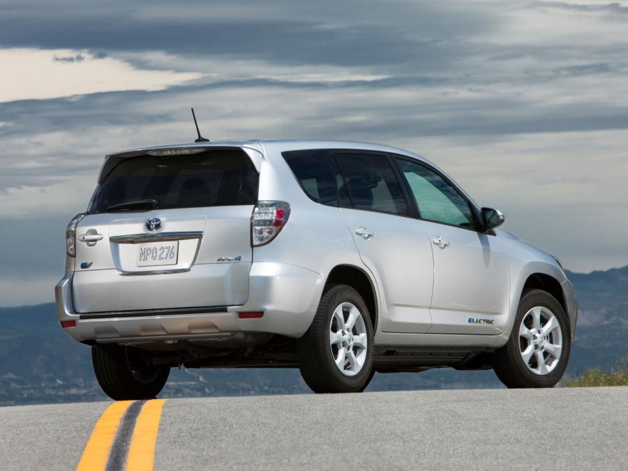  Toyota RAV4 EV 2012 года  (фото 20 из 107)